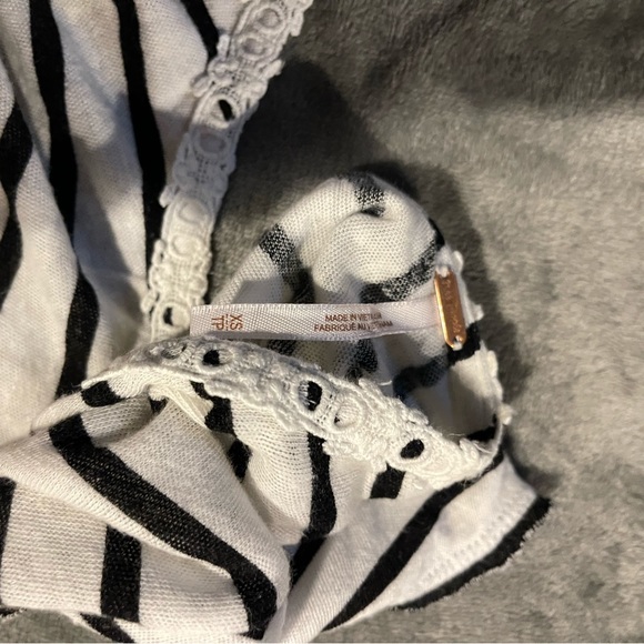 Free people too, size XS. - Picture 6 of 7